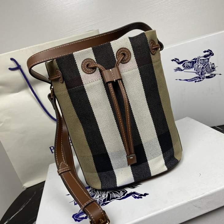 Picture of Burberry Handbags _SKUfw177381555fw